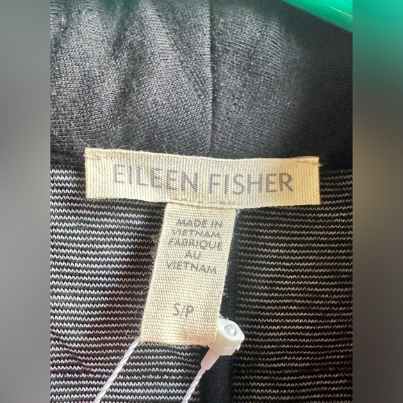 Eileen Fisher Size Small Light Jacket with Pockets with tags. Brand new. - Picture 3 of 8